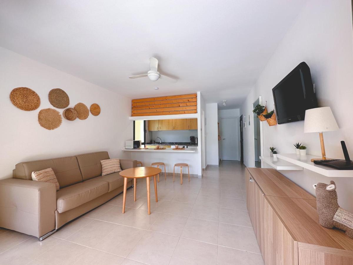Seaside Apartment Corralejo : A Cozy Holiday Home In A Peaceful Well Located Green Complex Bagian luar foto
