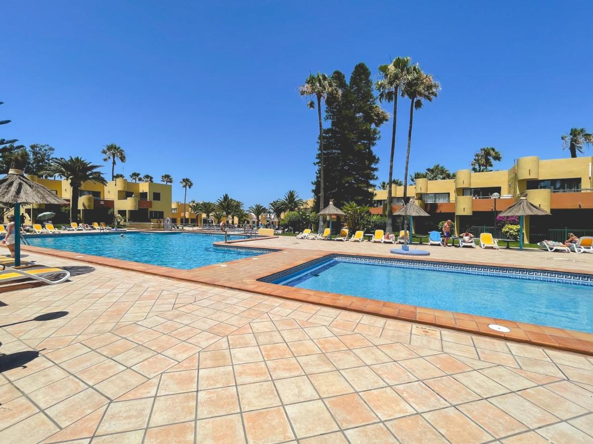 Seaside Apartment Corralejo : A Cozy Holiday Home In A Peaceful Well Located Green Complex Bagian luar foto